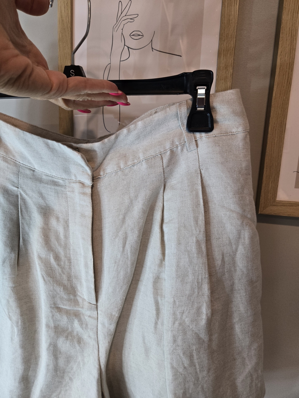 Aqua Natural Linen Pleated Bermuda Shorts - Neutral Cream